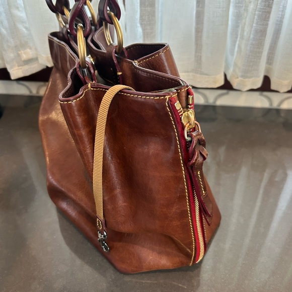 Gorgeous Dooney & Burke leather bag. Very good condition. Normal wear & tear - Picture 3 of 5